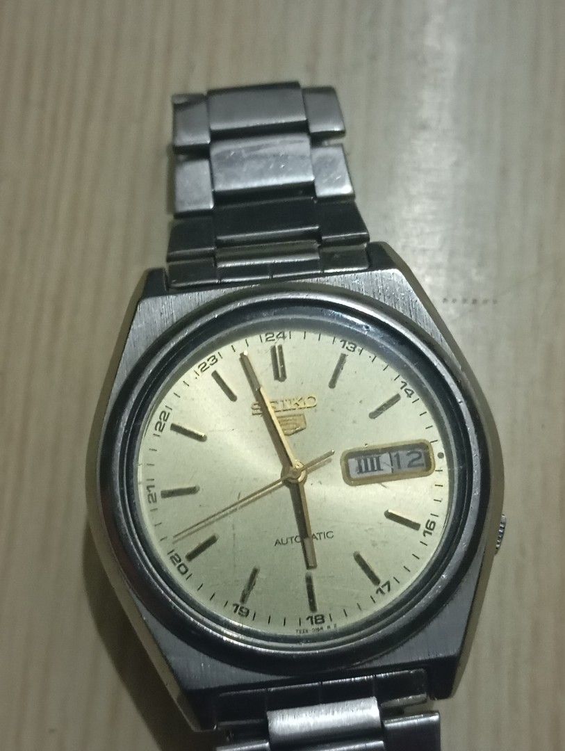 Seiko automatic (Category: Men's Watches) located in Las Pinas. Submitted by quick_deals_great_finds2 (Listing ID 1467731766, Image 1). Description: Original good working condition 35mm medium fits wrist 7.2 inches Fully functional keeps time.