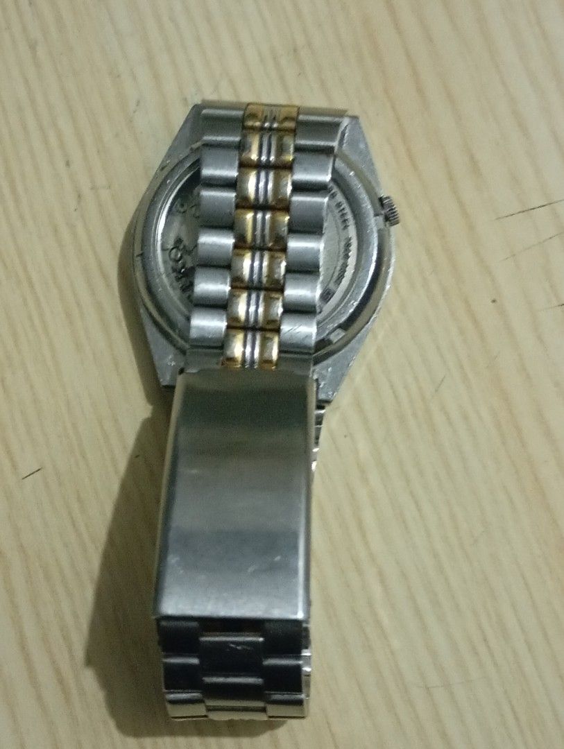 Seiko automatic (Category: Men's Watches) located in Las Pinas. Submitted by quick_deals_great_finds2 (Listing ID 1467732476, Image 3). Description: Original good working condition 35 mm medium fits wrist 7 inches.