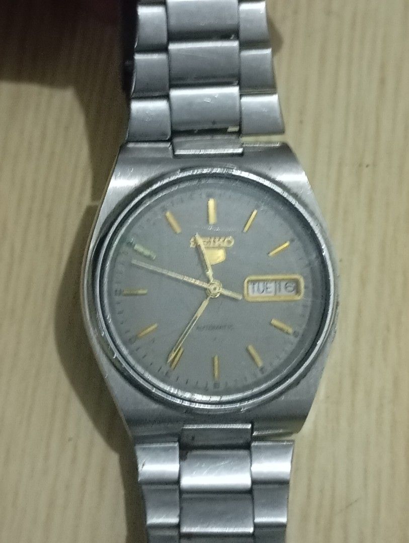 Seiko automatic (Category: Men's Watches) located in Las Pinas. Submitted by quick_deals_great_finds2 (Listing ID 1467734019, Image 1). Description: Original good working condition 35 mm medium fits wrist 6.8 inches.