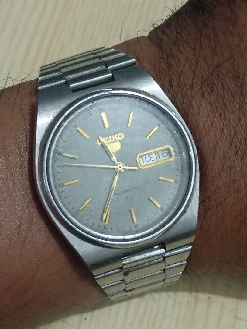 Seiko automatic (Category: Men's Watches) located in Las Pinas. Submitted by quick_deals_great_finds2 (Listing ID 1467734019, Image 2). Description: Original good working condition 35 mm medium fits wrist 6.8 inches.