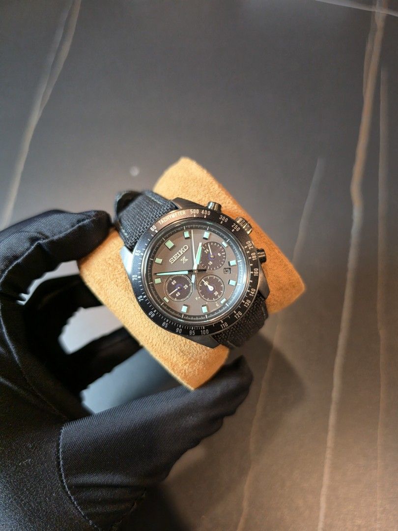 Seiko Prospex Speedtimer V2 "Night Vision" (Category: Men's Watches) located in Taguig. Submitted by gelovalde (Listing ID 1467615291, Image 3). Description: Seiko Prospex Speedtimer V2 "Night Vision" (Discontinued) Ref: SBDL105 (JDM) SSC923 Int'l reference Retail Price: Php 45k❌️ Selling for only: Php 29,995✅️ 9.9/10 Like New Condition Complete set with receipt Case size: 41.4mm Trades accepted Message me📩.