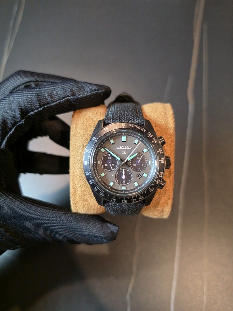 Seiko Prospex Speedtimer V2 "Night Vision" (Category: Men's Watches) located in Taguig. Submitted by gelovalde (Listing ID 1467615291, Image 2). Description: Seiko Prospex Speedtimer V2 "Night Vision" (Discontinued) Ref: SBDL105 (JDM) SSC923 Int'l reference Retail Price: Php 45k❌️ Selling for only: Php 29,995✅️ 9.9/10 Like New Condition Complete set with receipt Case size: 41.4mm Trades accepted Message me📩.