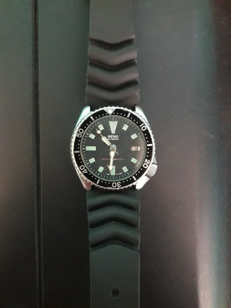 Seiko Scuba Diver's Automatic Watch 7002-7000 (Category: Men's Watches) located in Paranaque City. Submitted by omaraguirre (Listing ID 1467673021, Image 1). Description: - Brand/Model: Seiko Automatic Diver's (Ref. 7002-7000) - Dial & Bezel: Classic black dial with a rotating bezel and date window at 3 o'clock - Case & Crown: Stainless steel case featuring a screw-down crown positioned at 4 o'clock - Strap: Durable black ribbed rubber strap - Ca