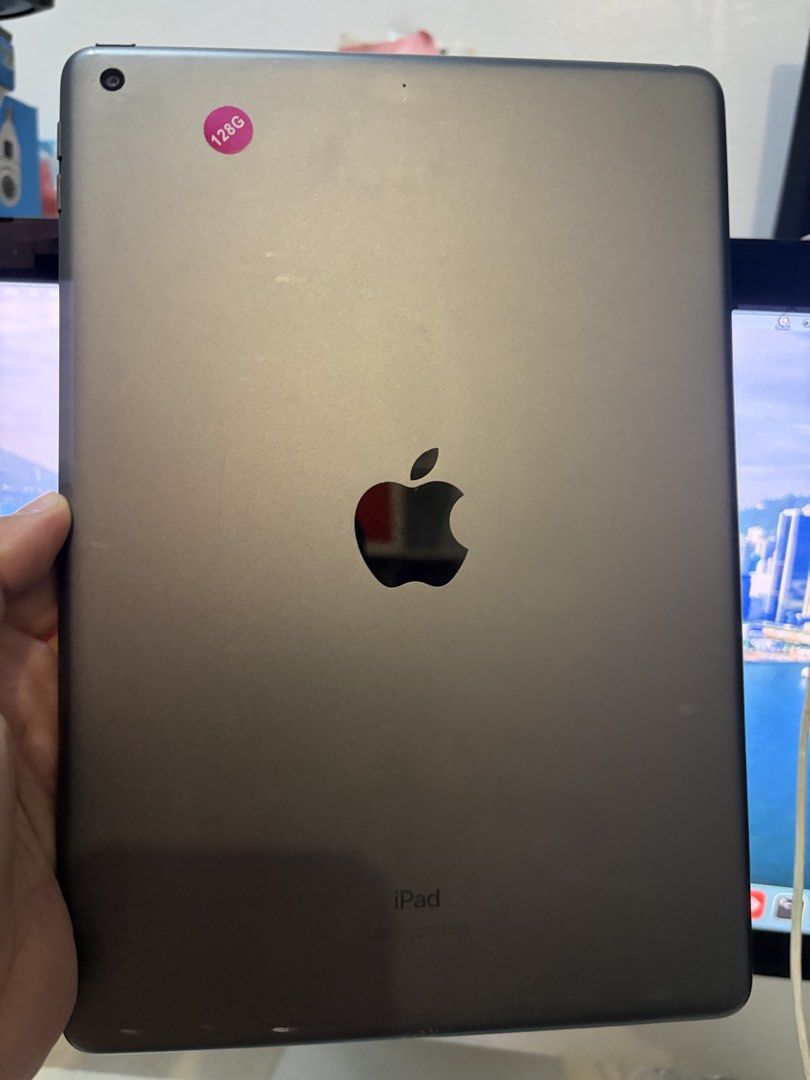 Sell! iPad 7th gen wifi 128gb (Category: iPad) located in Pasig City. Submitted by hanzomar24 (Listing ID 1467800278, Image 2). Description: No apple id or icloud No issues Minimal scratch and dent only Unit only.