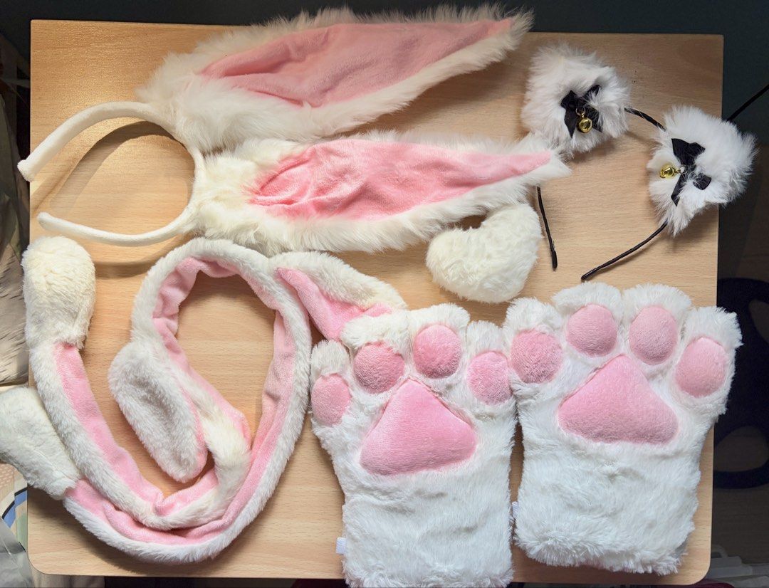 [SET] Fluffy White Fur Set (Category: Other Accessories) located in Paranaque City. Submitted by calicoe (Listing ID 1467658774, Image 1). Description: 𓂃⋆.⟢ ♱ ⟢ .⋆𓂃 ♯┆ fs : fluffy white fur set ˶ᵔ ᵕ ᵔ˶ ! condition : 9.7/10 flaws : black nail polish on the floppy ears — loc : moonwalk, parañaque city — mop : gcash only — mod : lalamove / jnt / lbc ⛓️‍💥⟢ shipping dates are every tues & fri-sun, but seller’s availability may vary ༄.ೃ࿔࿐໋˖°. .