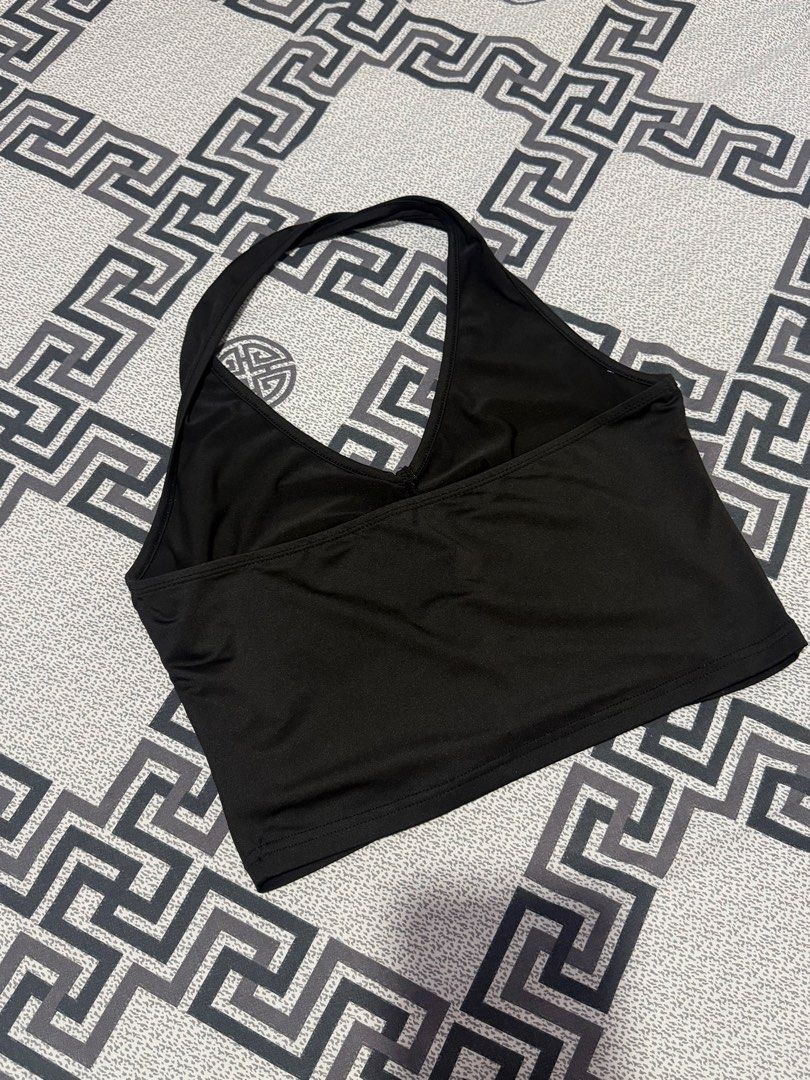 Sexy Black Halter Top Crop Top Ruched Front (Category: Sleeveless) located in Valenzuela. Submitted by ellapsl (Listing ID 1467725041, Image 2). Description: MEDIUM to LARGE Very Good Quality.