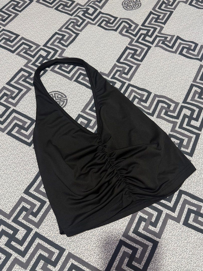 Sexy Black Halter Top Crop Top Ruched Front (Category: Sleeveless) located in Valenzuela. Submitted by ellapsl (Listing ID 1467725041, Image 1). Description: MEDIUM to LARGE Very Good Quality.