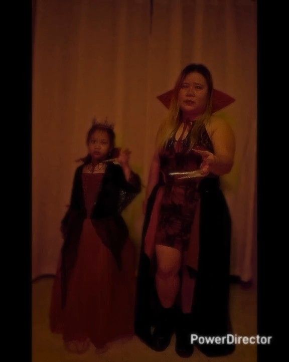Sexy Vampire costume (Category: Evening dresses & gowns) located in Cavite. Submitted by nobledeer_10a275_598 (Listing ID 1467736648, Image 3). Description: Medium to large .