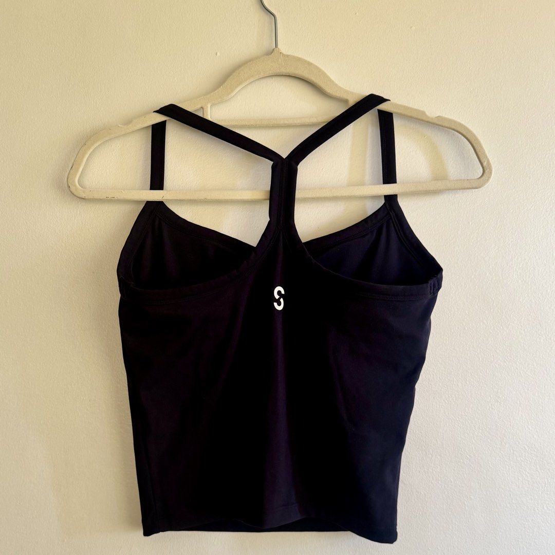 Shape acctive Medium (Category: Activewear) located in Manila. Submitted by basedinmanila (Listing ID 1467738722, Image 2). Description: Brandnew just tested, never rly worn rfs: too big on me medium on tag.