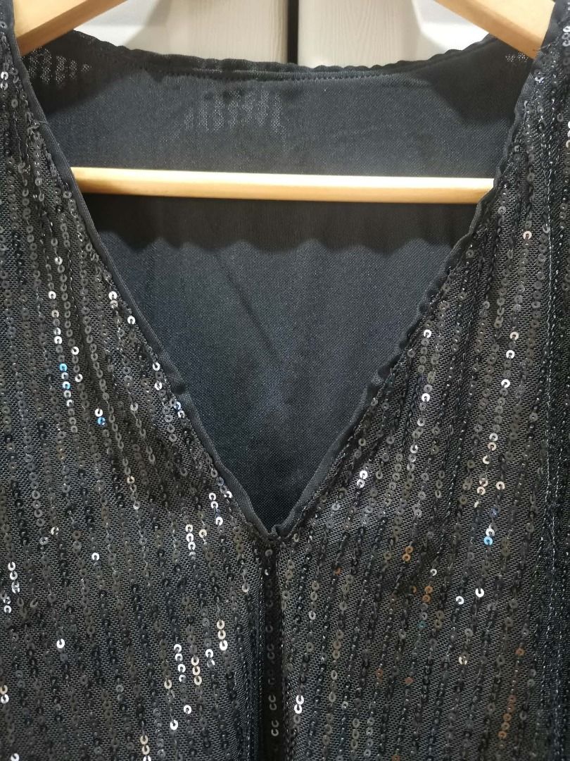 Shein Black Sequin Semi Cropped Blouse Size L (Category: Blouses) located in Manila. Submitted by mahanaim.67c328 (Listing ID 1467761144, Image 3). Description: Shein black sequin semi cropped blouse, long balloon sleeves with elastic cuffs. Deep V-neckline. Covered in black sequins all over. Size large on tag, fits medium to large comfortably. 100 percent polyester material. Great statement piece for night outs or parties..