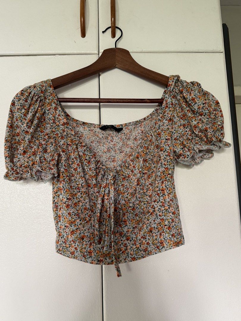 SHEIN Floral & Polka Dot Crop Tops Bundle (Category: Sleeveless) located in Iloilo. Submitted by trixiaaa18 (Listing ID 1467626305, Image 2). Description: Both size S..