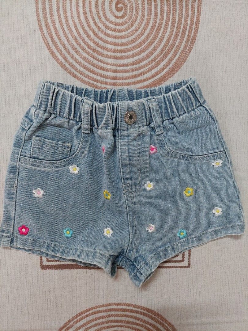 SHEIN kids Denim short (Category: Babies & Kids Fashion) located in Taguig. Submitted by thrifthub.ph (Listing ID 1467657974, Image 2). Description: As in bago pa.minsan lang na suot..