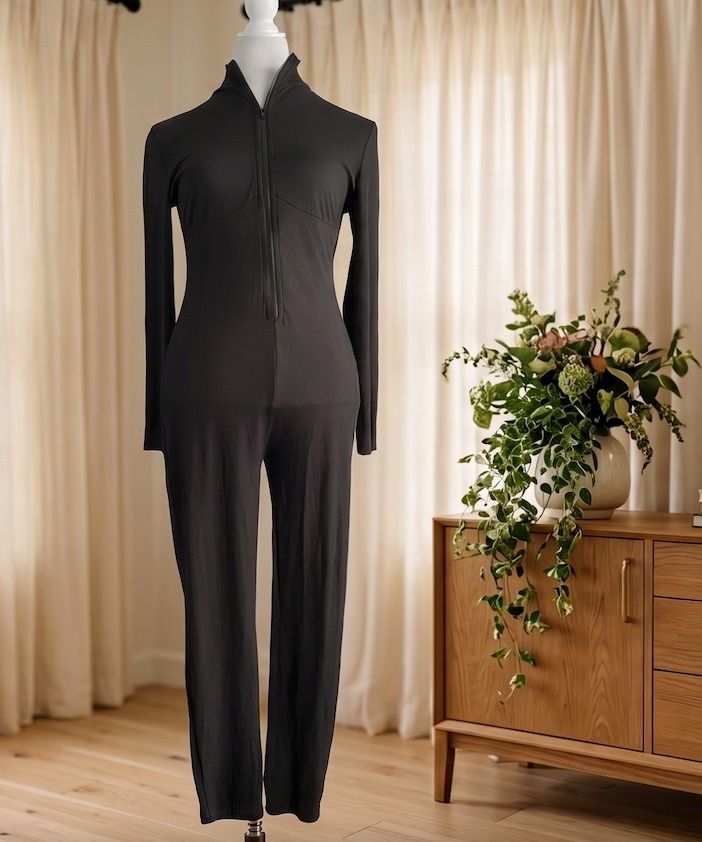 Shein Long-Sleeved Zip-Up Jumpsuit (Category: Jumpsuits) located in Las Pinas. Submitted by elnictomasco (Listing ID 1466720183, Image 2). Description: Shein Long-Sleeved Zip-Up Jumpsuit Pick up or Shipping: LBC | J&T | Lalamove 📍Las Pinas City, Metro Manila .