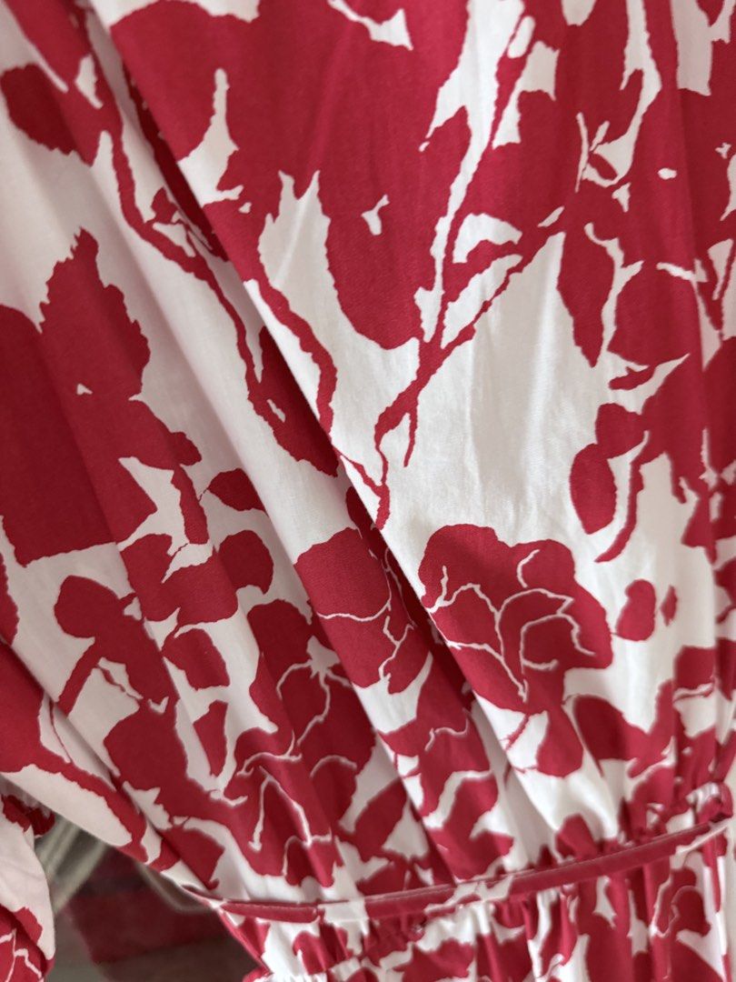 SHEIN Red White Floral Open Back Dress Size M (Category: Dresses) located in Mandaluyong City. Submitted by declutteringmylife101 (Listing ID 1467630921, Image 2). Description: - Brand: SHEIN - Size: Medium (EU 38, US 6) - Design: Red and white floral print, open back with delicate cross-straps, and trendy puff sleeves - Fit: Comfortable elasticated waistline - Material: Light, breezy fabric ideal for warm weather - Condition: Excellent, no flaws