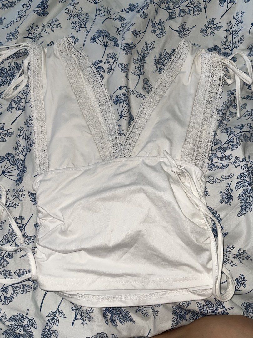 Shein White Lace Top (Category: Sleeveless) located in Antipolo. Submitted by nicoypreloved (Listing ID 1467676577, Image 1). Description: Pm for when worn.