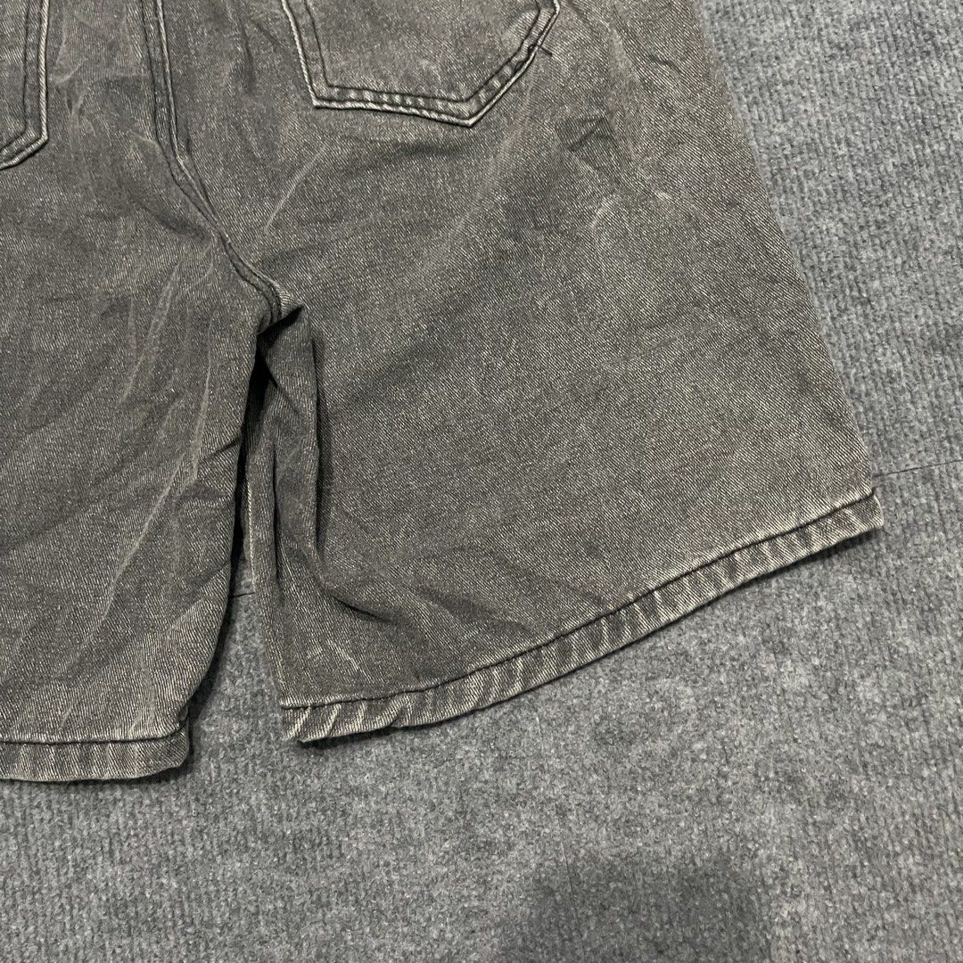 Short (Category: Shorts) located in Butuan. Submitted by cgsayas20083001 (Listing ID 1467695529, Image 2). Description: Size 28-32.