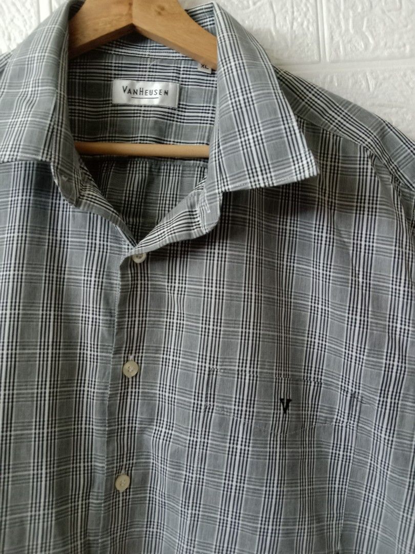 Short Sleeve Van Heusen Button-Down Shirt (Category: Tshirts & Polo Shirts ) located in Manila. Submitted by aoki_louise (Listing ID 1467751615, Image 2). Description: 📌 Size - XL - Width - 23inch - Length - 29inch 📌 Additional Notes - Manage your expectations - Actual color may vary slightly due to lightings.