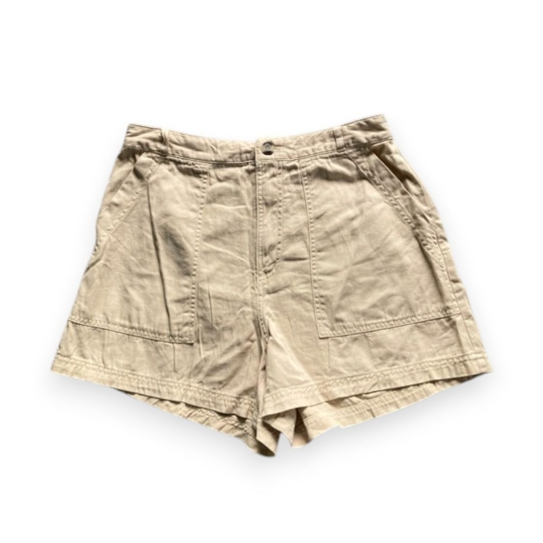 Shorts (Category: Shorts) located in Rizal. Submitted by sheeraay (Listing ID 1467673971, Image 1). Description: - Brand: Universal Thread Goods Co. - Size: 8 -waist line up to 15 inches - Color: Classic Beige - Material: Twill cotton fabric with visible stitching.