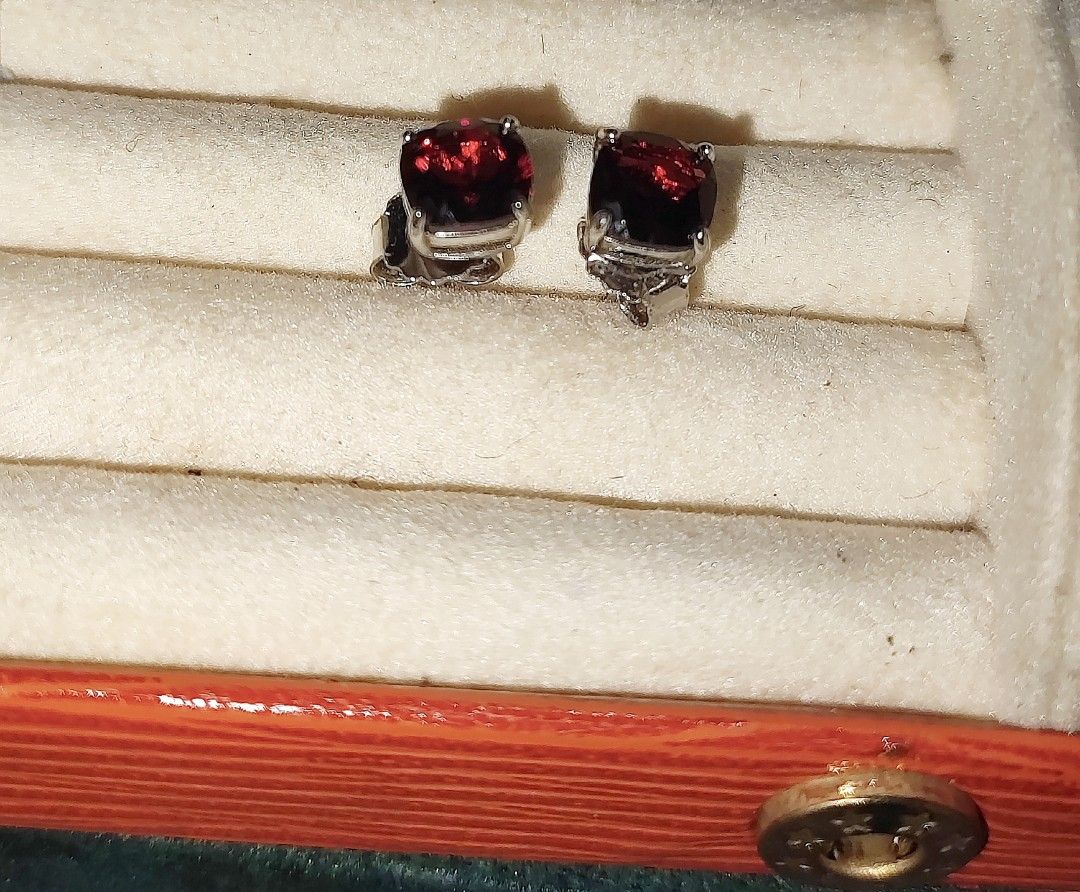 Silver Garnet Stone Stud Earrings (Category: Earrings) located in Cavite. Submitted by noblepenguin_6c8662 (Listing ID 1467707446, Image 1). Description: - Elegant silver stud earrings - Features deep red cushion-cut garnet stones with a brilliant sparkle - Secure four-prong metal setting - Equipped with reliable butterfly backs - Versatile design, ideal for daily wear or gifting.