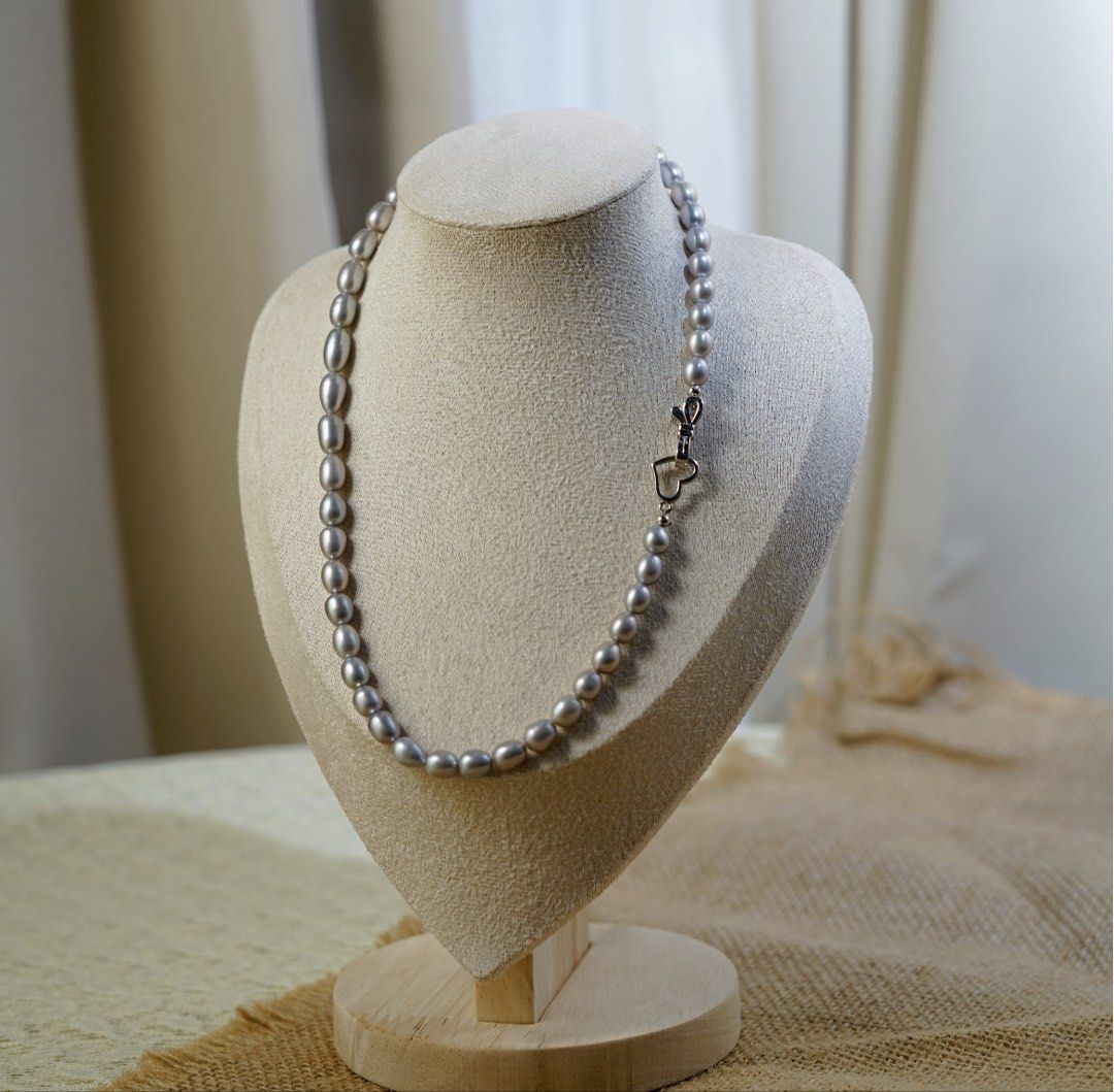 Silver-gray high quality pearl necklace (Category: Necklaces) located in Lipa City. Submitted by avenueusco_ph (Listing ID 1467612152, Image 1). Description: Silver-gray with a soft, bright metallic luster 🩶✨ High luster ✨ AAAA quality 🩶✨ 6.6mmx11mm 17.5” long Only 1.