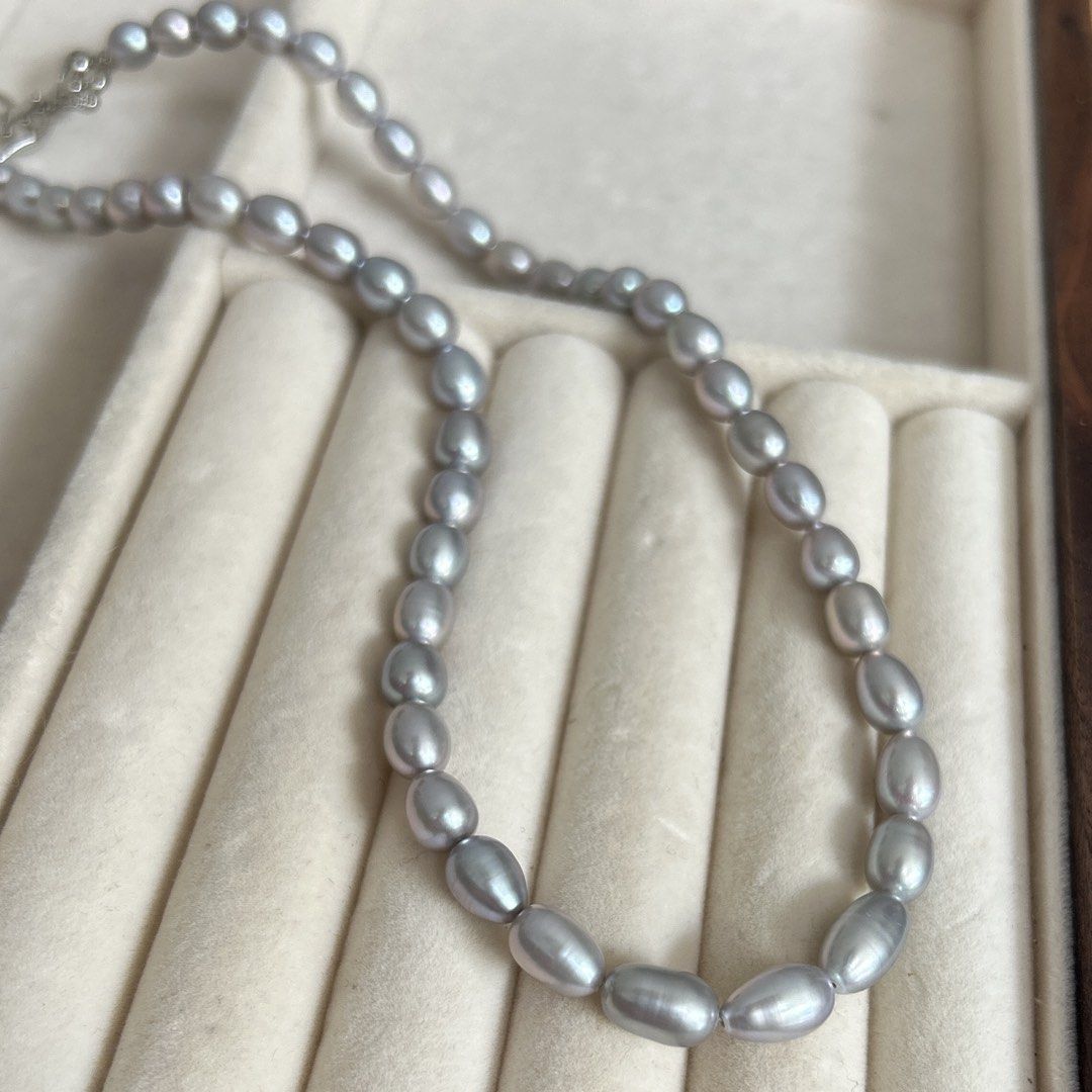Silver-gray high quality pearl necklace (Category: Necklaces) located in Lipa City. Submitted by avenueusco_ph (Listing ID 1467612152, Image 2). Description: Silver-gray with a soft, bright metallic luster 🩶✨ High luster ✨ AAAA quality 🩶✨ 6.6mmx11mm 17.5” long Only 1.