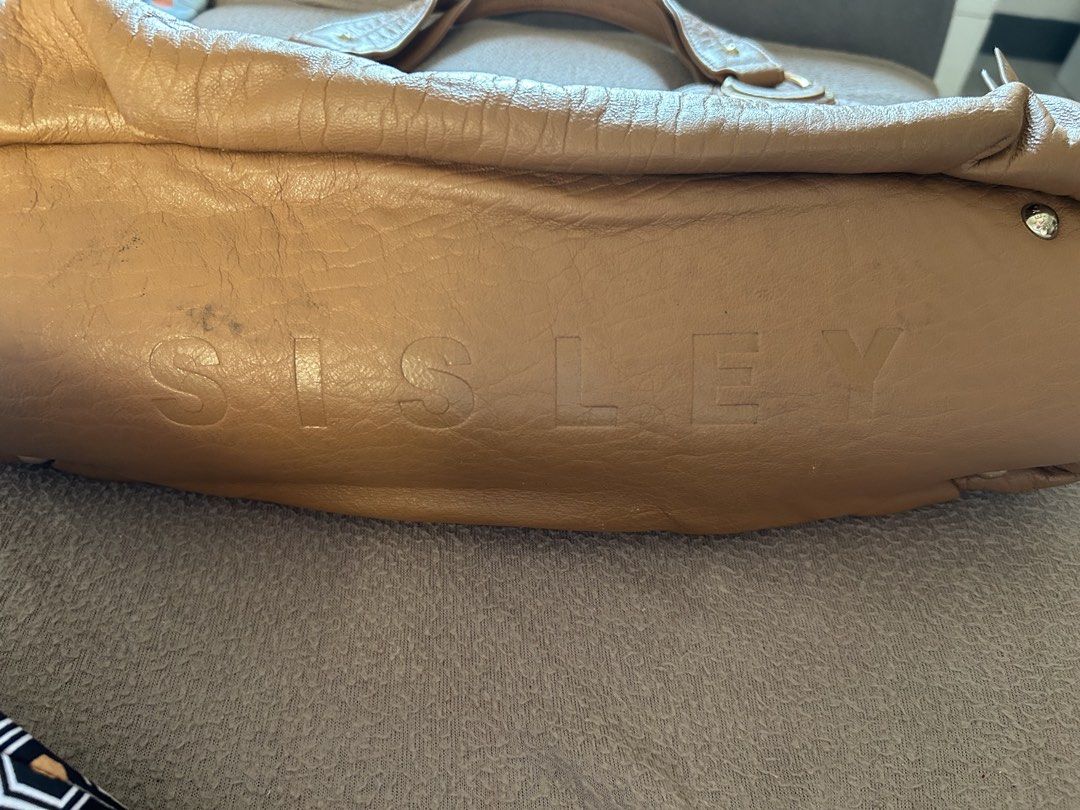 Sisley Brown Leather Shoulder Bag (Category: Shoulder Bags) located in Cavite. Submitted by florabells (Listing ID 1467695738, Image 3). Description: Y2k Sisley leather bag Condition: 8/10.