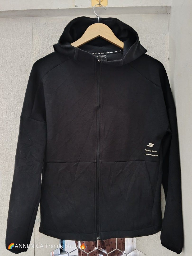 SKECHERS Hoodie (Category: Coats, Jackets and Outerwear) located in Bulacan. Submitted by annenicathriftthriftlang (Listing ID 1467624027, Image 1). Description: SKECHERS Performance Hoodie Black - XL 23-24" PTP x 28" Length | Fits L-XL | 9/10 Full zip with hood - makapal, pang gym / jogging / bike / travel / lamig ₱550 ONLY 📍 Store Pick-up: ANNENICA Trends Shop EMA Town Center Meycauayan Bulacan 📦 Shipping Available Keywords: skechers hoodie, 
