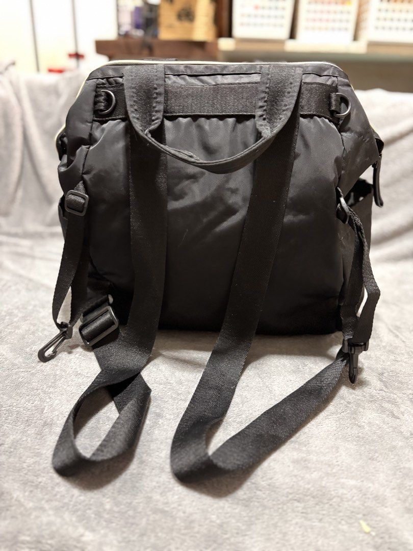 Skip Hop Mainframe Wide Open Backpack Diaper Bag (Category: Diaper Bags & Wetbags) located in Quezon City. Submitted by closettreasure123 (Listing ID 1467689703, Image 2). Description: DIMENSIONS Overall: 14.25” wide x 6.25” deep x 14.75” high designed with a wire frame so when you open it, it stays wide open so everything is in full view. Wear it as a backpack or a satchel or secure it onto their stroller with its built-in stroller straps. .
