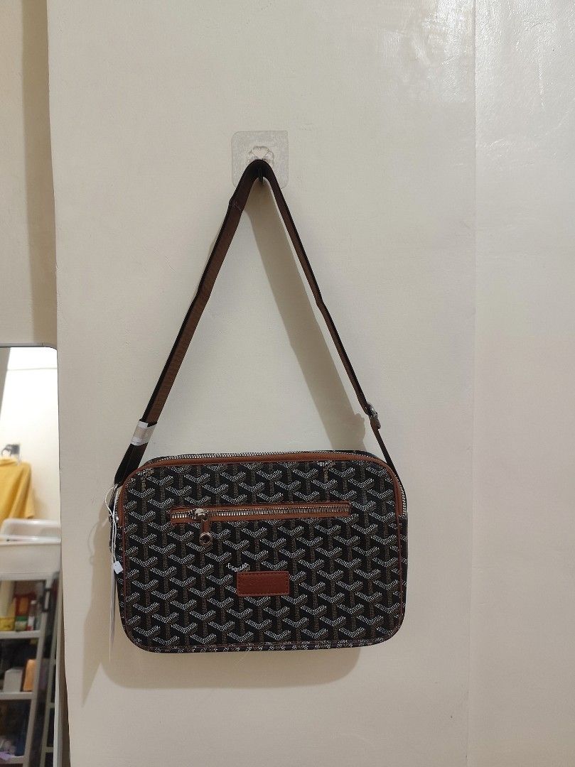 SLING BAG (Category: Sling Bags) located in Manila. Submitted by deguzmanni82562 (Listing ID 1467725328, Image 1). Description: BRANDNEW -with dustbag -R.E.P.L.I.C.A Meet up / Pick up : Leveriza Pasay.