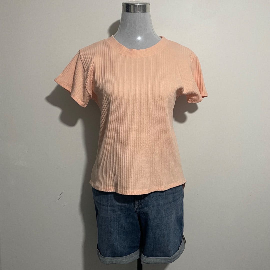 S-M Peach Shirt (Category: Shirts) located in Bacolor. Submitted by chicn_classy (Listing ID 1467749308, Image 1). Description: .