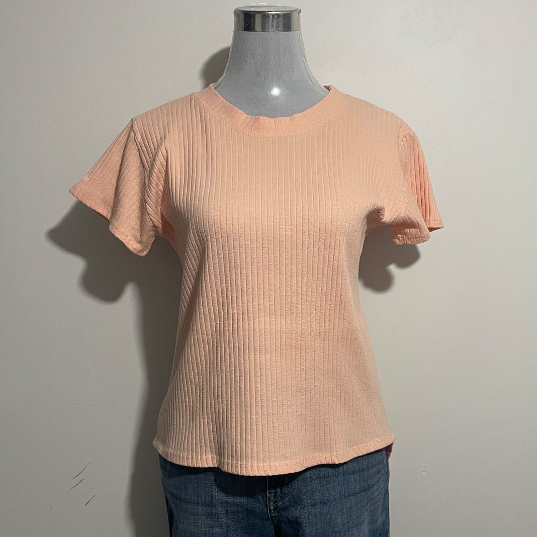 S-M Peach Shirt (Category: Shirts) located in Bacolor. Submitted by chicn_classy (Listing ID 1467749308, Image 3). Description: .