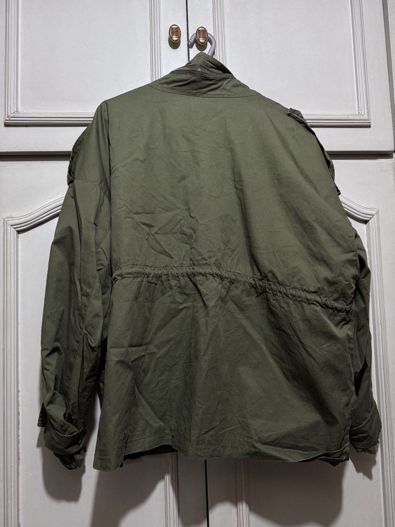 SML Green Utility Jacket Cargo Utility Outerwear (Category: Coats, Jackets and Outerwear) located in Marikina City. Submitted by switkimchi (Listing ID 1467629461, Image 3). Description: - Brand: SML - Color: Army green - Closure: Button-up front with metallic snaps - Pockets: Multiple cargo pockets on chest and lower front - Fit: Adjustable drawstring waist - Collar: High collar for wind protection - Ideal for: Layering, travel, and cooler weath
