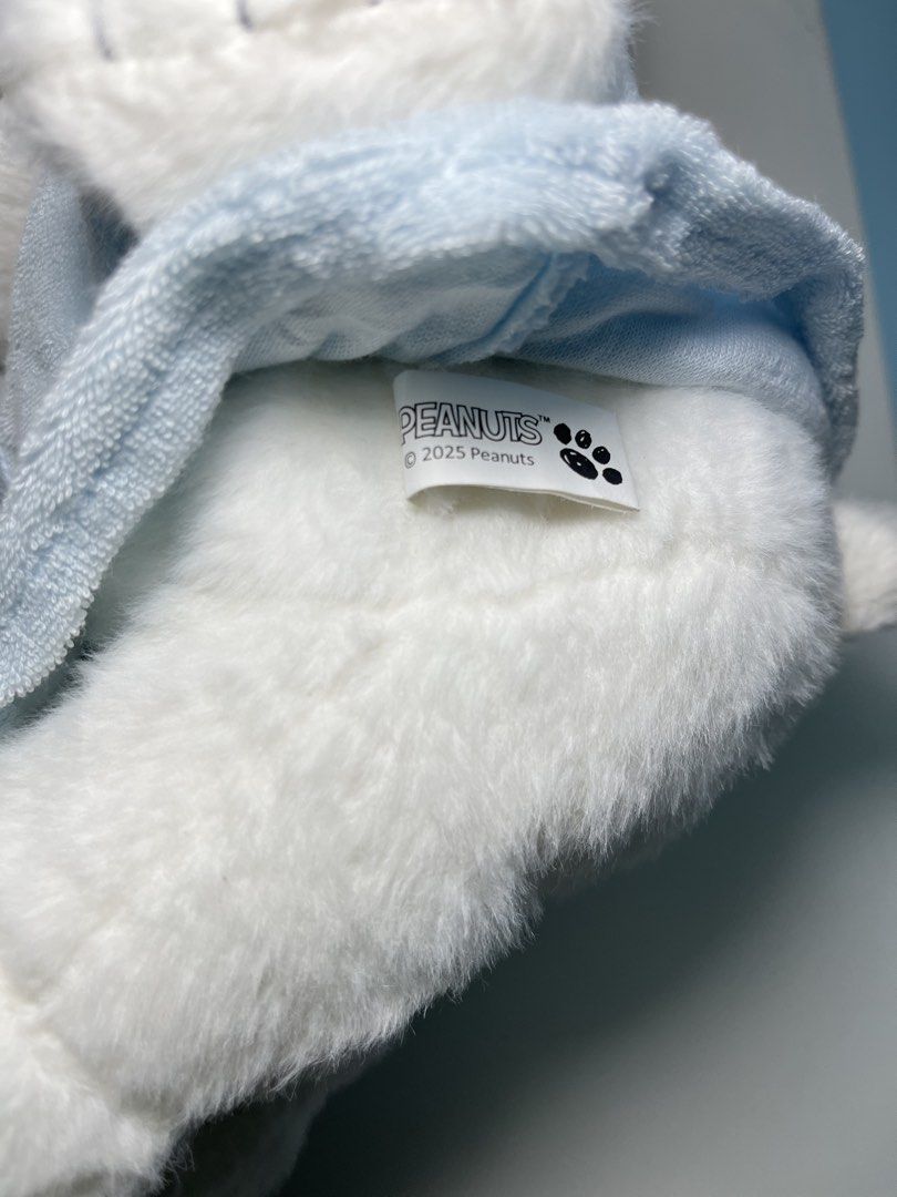 snoopy bathrobe plushie (Category: Plushies & Soft Toys) located in Cainta. Submitted by jjsp_monsterhunting (Listing ID 1467658412, Image 3). Description: snoopy bathrobe plushie approx 14 inches peanuts brand tag papertag meet up pin loc cainta shipping options LALAMOVE✅JNT✅.