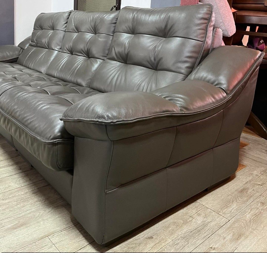 Sofa (Category: Sofas) located in Meycauayan. Submitted by marygracecasimiro (Listing ID 1467672137, Image 3). Description: Japan surplus 5 seaters bulky sofa Branded Size 300cm haba 100cm lapad 105cm taas Ang ganda Almost new Makinis at malinis No butas No lubog Free delivery and COD PHP30k♥️.