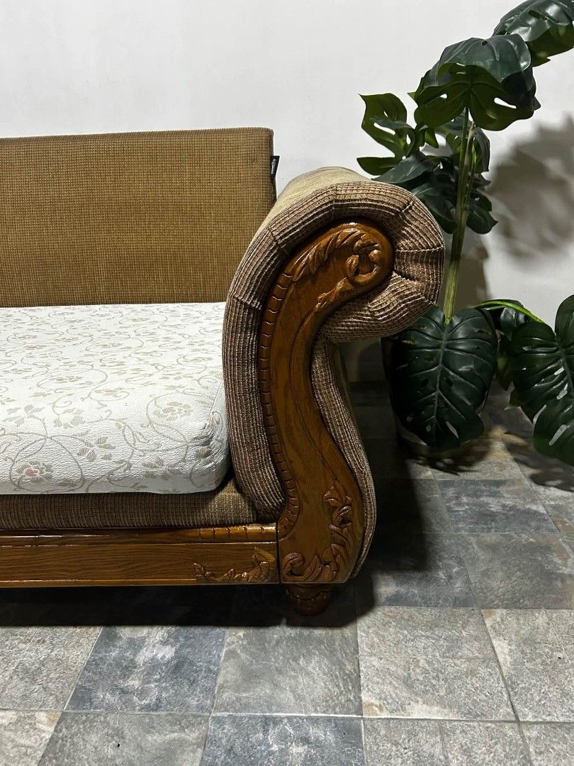 Sofa (Category: Sofas) located in Meycauayan. Submitted by marygracecasimiro (Listing ID 1467755935, Image 3). Description: Imported Victorian Cleopatra Sofa P19,000 lang suki 107x 40x35in Deep Clean n Sanitized😁 Pwedeng Gawin Kama kasi Malapad🌼 Brand: HOME 119 DESIGN FURNITURE - yan yung tag nya Victorian / Cleopatra Sofa - yung patuloy ang armrest tapos may ukit/ 3-4 Seater Kasya MATERIALS: Frame: Solid wood with hand-carved details - yung ku