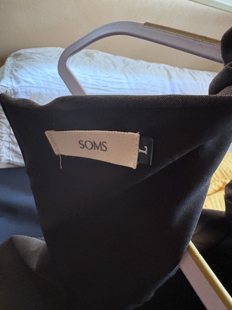 SOMS Dark Grey Dress Size L (Category: Dresses) located in Quezon City. Submitted by jinnysells (Listing ID 1467614959, Image 3). Description: - Size: Large - Color: grey - Details: Ruffled shoulder straps .