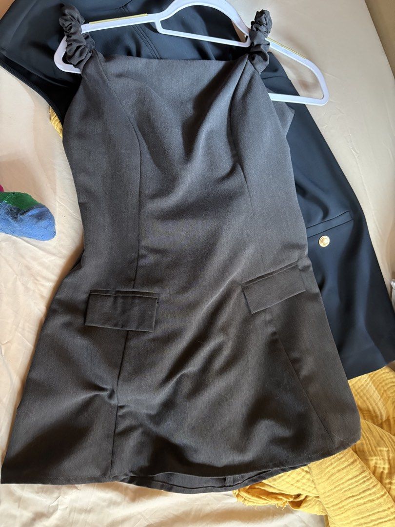 SOMS Dark Grey Dress Size L (Category: Dresses) located in Quezon City. Submitted by jinnysells (Listing ID 1467614959, Image 2). Description: - Size: Large - Color: grey - Details: Ruffled shoulder straps .