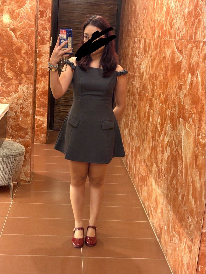SOMS Dark Grey Dress Size L (Category: Dresses) located in Quezon City. Submitted by jinnysells (Listing ID 1467614959, Image 1). Description: - Size: Large - Color: grey - Details: Ruffled shoulder straps .