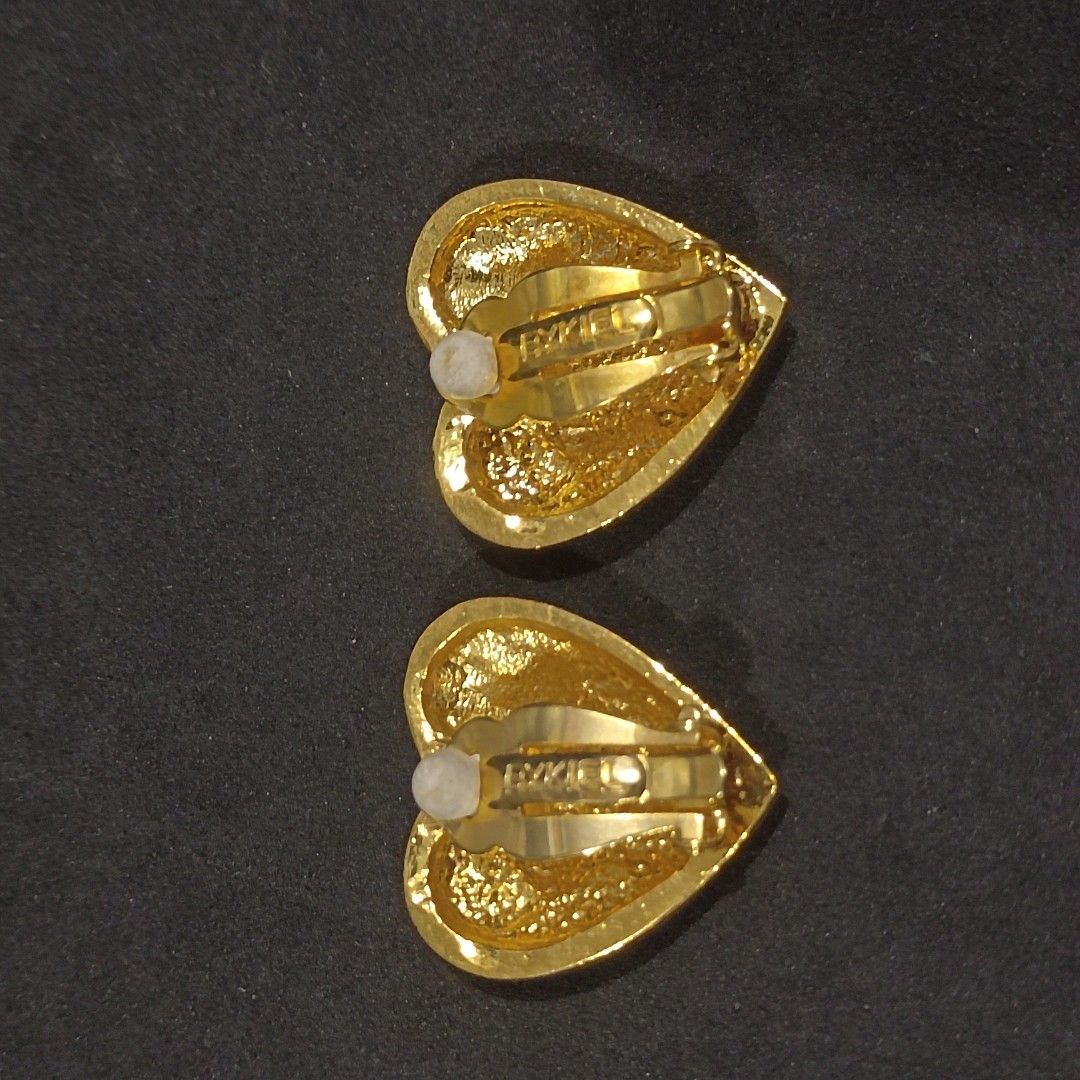 Sonia Rykiel Clip On earrings (Category: Earrings) located in Manila. Submitted by maxineamber (Listing ID 1467644159, Image 3). Description: Chunky Sonia Rykiel Clip on earrings, gold tone..