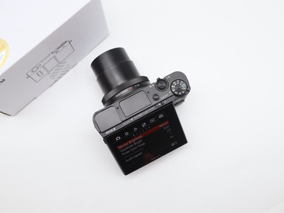 Sony RX100 Mark III (Category: Cameras) located in Manila. Submitted by jaimeeloutan (Listing ID 1467754535, Image 1). Description: for sale! Sony Cyber-shot DSC-RX100 Mark III 21,900 only 💰21,900 fixed price no more last price pinaka mababa na sa market. sulit deal complete set - evf view finder hindi tumataas doesn't affect sa performance good condition. presyong Mark I Perfect dupe for Canon G7X II and III -The Sony Cyber-shot DSC-RX100 III s