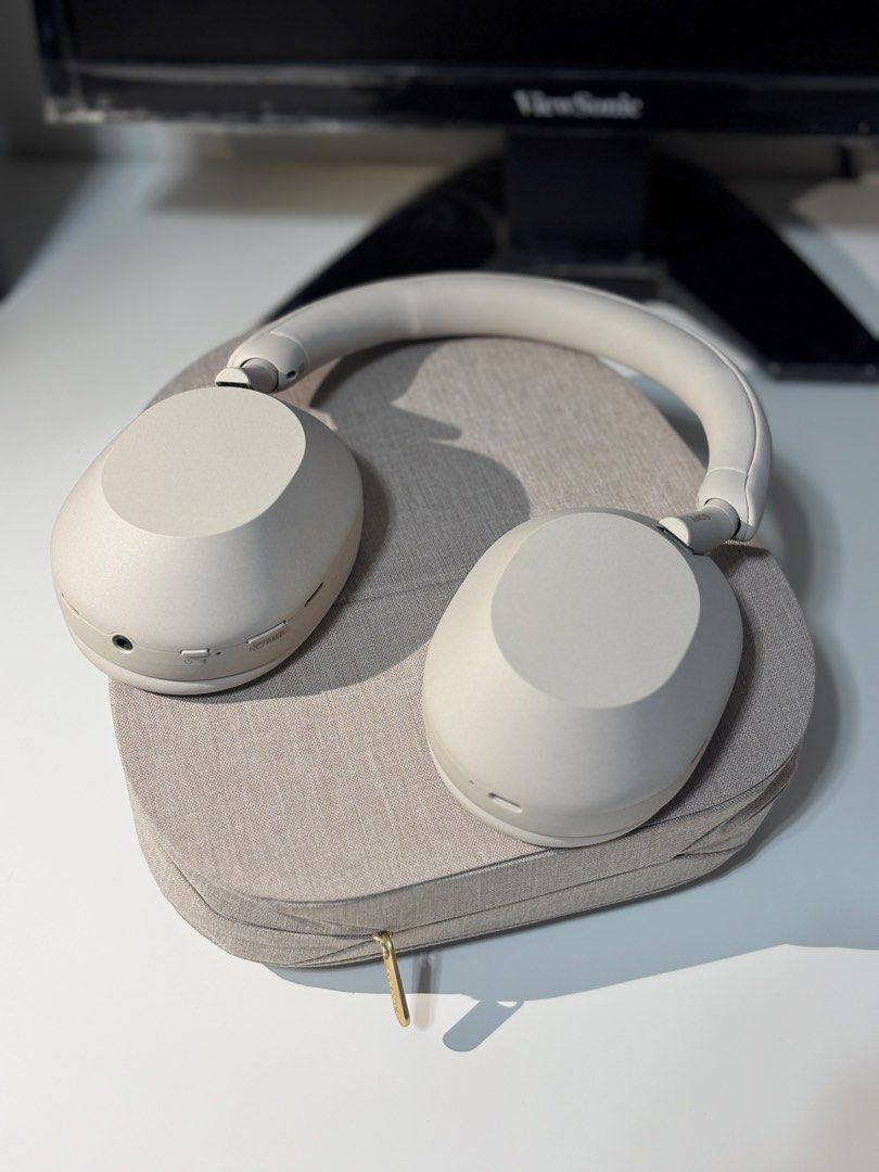 Sony WH-1000XM5 (Like New Condition) (Category: Headphones & Headsets) located in San Juan City. Submitted by frnzong (Listing ID 1467675733, Image 1). Description: Sony WH-1000XM5 Like New Condition Used only a few times for Zoom meetings at home Complete unused inclusions Comes with original box ₽10,000 slightly negotiable.