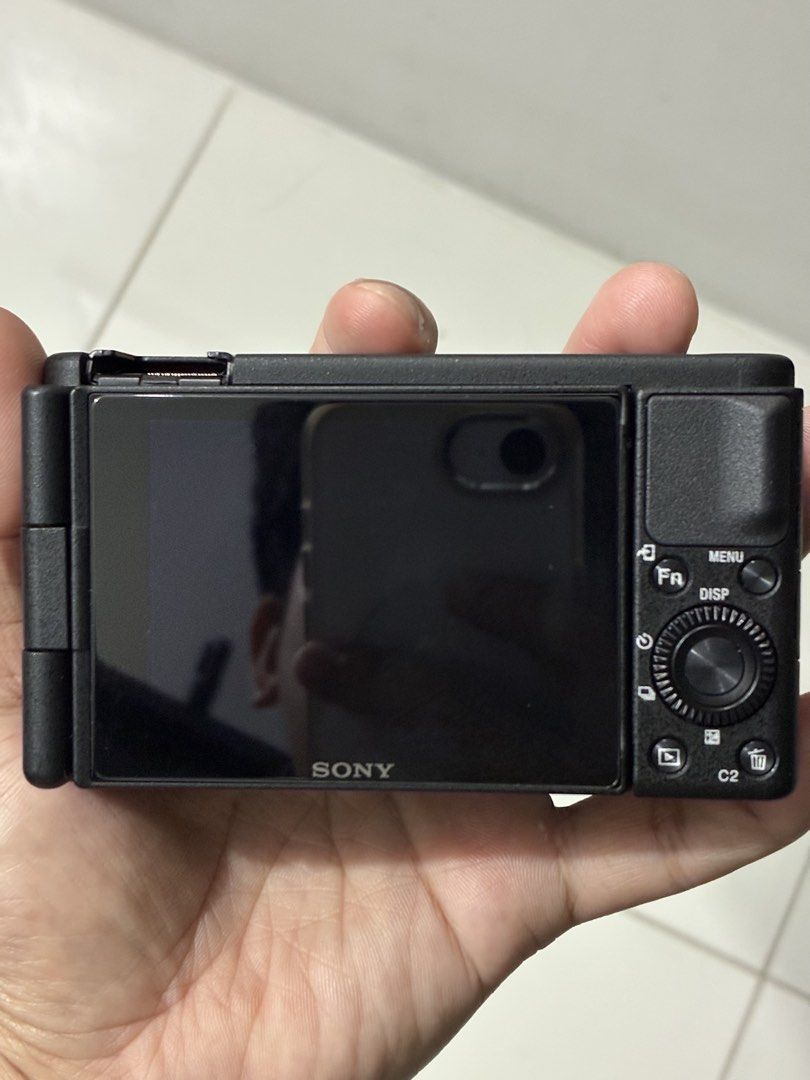 Sony ZV-1 Vlogging Camera (Category: Cameras) located in Luisiana. Submitted by ganoceja (Listing ID 1467757351, Image 3). Description: Sony ZV1 ₱19,900 May gasgas lang sa bandang front (refer to 1st photo). Aside from that, no issues. All functional. Sample photos are all SOOC. Rfs: Downsizing gear Meet up location: 📍C5 Shell near McKinley 📍SM Aura 📍Market Market 📍Uptown Mall 📍One Ayala PM for details!.