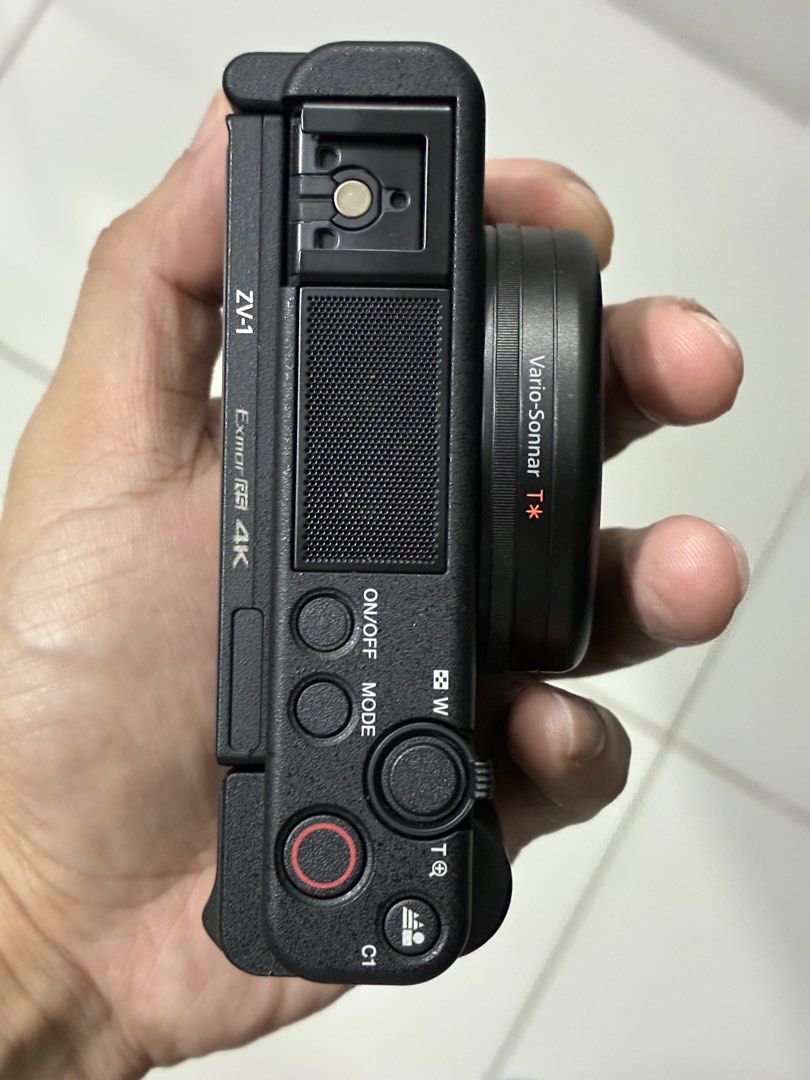 Sony ZV-1 Vlogging Camera (Category: Cameras) located in Luisiana. Submitted by ganoceja (Listing ID 1467757351, Image 2). Description: Sony ZV1 ₱19,900 May gasgas lang sa bandang front (refer to 1st photo). Aside from that, no issues. All functional. Sample photos are all SOOC. Rfs: Downsizing gear Meet up location: 📍C5 Shell near McKinley 📍SM Aura 📍Market Market 📍Uptown Mall 📍One Ayala PM for details!.