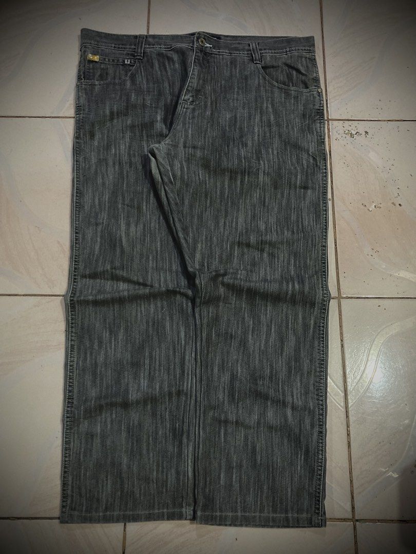 Southpole Greywash Size 42 (Category: Jeans) located in Imus. Submitted by desturoy.6 (Listing ID 1467677564, Image 1). Description: Feel Free to send offers 3k claim Southpole Greywash Size 42 Details: Waist - 42 Length - 41 Thighs - 16 Leg Op - 10 .