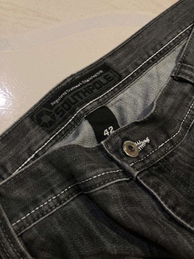 Southpole Greywash Size 42 (Category: Jeans) located in Imus. Submitted by desturoy.6 (Listing ID 1467677564, Image 3). Description: Feel Free to send offers 3k claim Southpole Greywash Size 42 Details: Waist - 42 Length - 41 Thighs - 16 Leg Op - 10 .