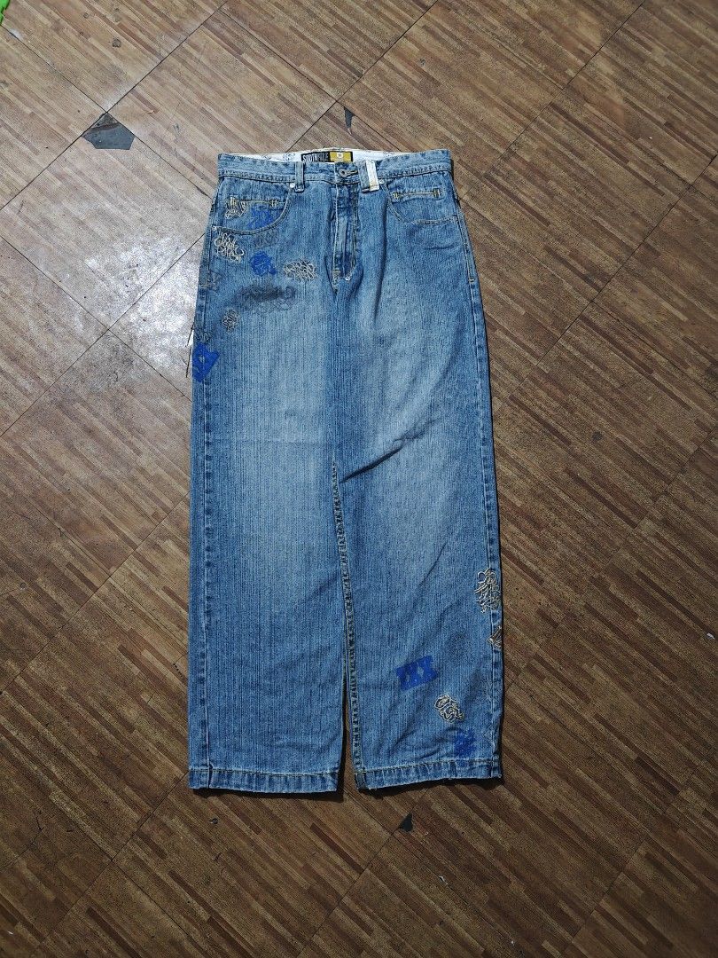 Southpole Jeans (Category: Jeans) located in Baguio. Submitted by havs5555 (Listing ID 1467713326, Image 1). Description: Rare Southpole Embroidered Design Waist 34 Length 43 Leg Opening 9.5 Issue:Heel Drag at back / may issue maliit sa likod kita sa last part Price is negotiable.