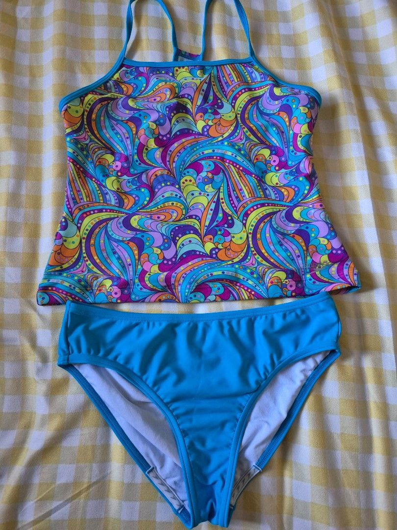 Speedo Colorful Patterned Tankini Swimsuit Set Size 16 (Category: Bikinis & Swimsuits) located in Santo Tomas. Submitted by bellaswann18 (Listing ID 1467603831, Image 1). Description: - Brand: Speedo - Type: Two-piece tankini swimsuit - Size: 16 (tag attached inside bottoms) - will fit teens or small adult - almost new.