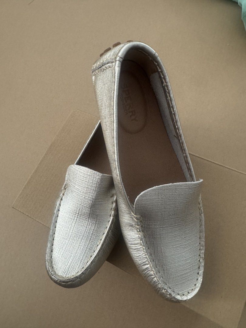 Sperry Port Driving Moc Gold (Category: Loafers) located in Manila. Submitted by prelovemd (Listing ID 1467614211, Image 1). Description: - Brand: Sperry - Model: Port Driving Mocs - Color: Gold - Size: US 6.5 / UK 4 / EUR 37 / CM 23.5 - Style: Slip-on with a textured finish - Sole: Rubber pebble soles for extra grip - Inclusions: Original box included - Condition: Excellent, ready to wear - RFS : wrong size.