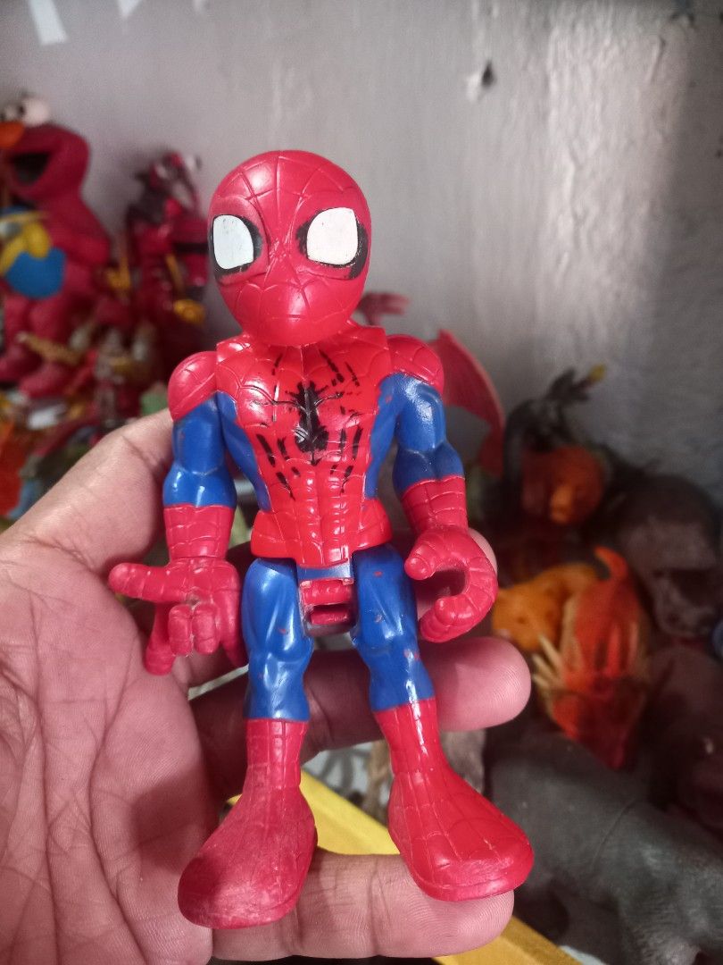 Spider-Man Action Figure Toy (Category: Figurines & Statues) located in Manila. Submitted by cristobalc40322 (Listing ID 1467624353, Image 3). Description: - Classic red and blue Spider-Man action figure - Detailed web pattern with white eyes and black chest symbol - Fully poseable arms and legs for dynamic displays - Perfect addition to any toy collection or Marvel fan shelf VERY GOOD CONDITION AS IS HASBRO 2013 11½" & 5" INCHES 2 for 270php LOC