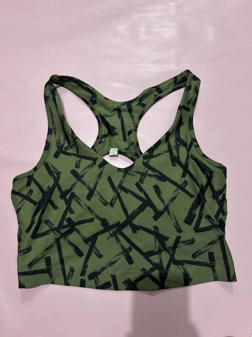Sports Bra (Category: Activewear) located in Manila. Submitted by chen_clybelles (Listing ID 1467755744, Image 1). Description: No pads, with pad slots.